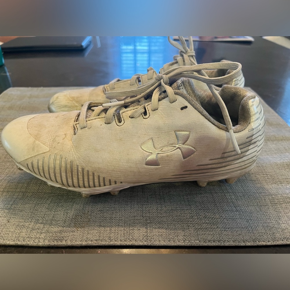 Girls under Armour lacrosse cleats